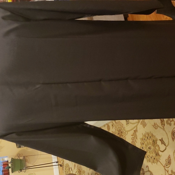 Blk Work or Travel Dress with Floral Detail. Never worn. Necklace not included. - Picture 4 of 9